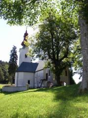 The lime tree beside the church of St. Mary at Čreta is an important local sight